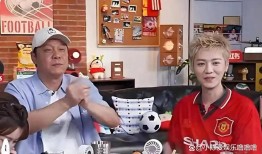 鹿晗現身范志毅直播間彈幕滿屏都是司曉迪。他面上帶著笑意可是膚色暗沉厚重粉底也遮不住憔悴狀態